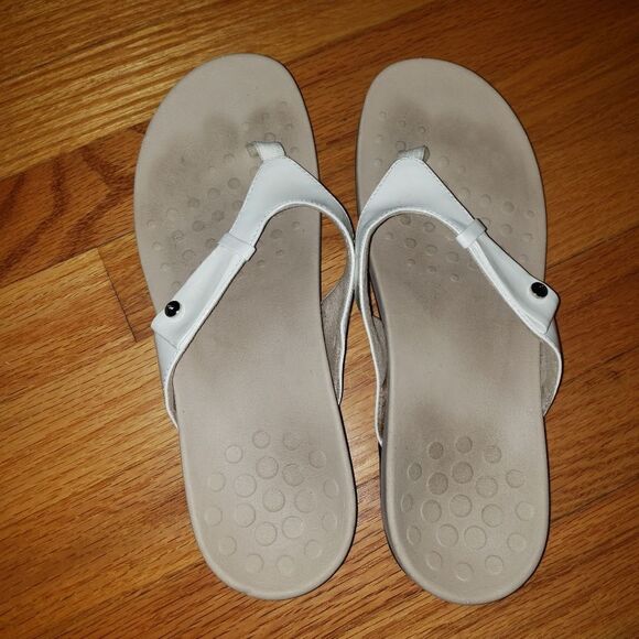 Vionic Slip-On Flats Sandals - Picture 4 of 6